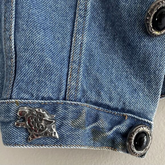 Vintage Sleeveless Jean Jacket Size L Vest Animals Pins Blue Denim 80s Music - Picture 7 of 13